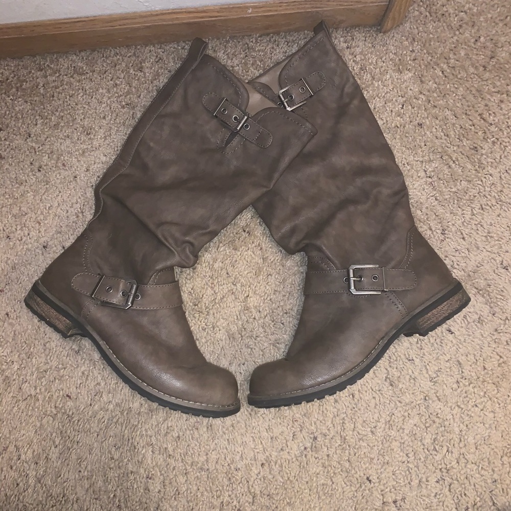Brown jumper boots
